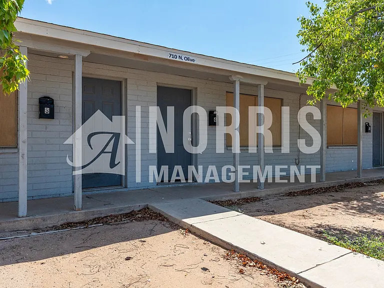 710 N Olive Ave — Photo 2