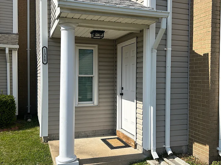 1318 Damyien Arch — Photo 4
