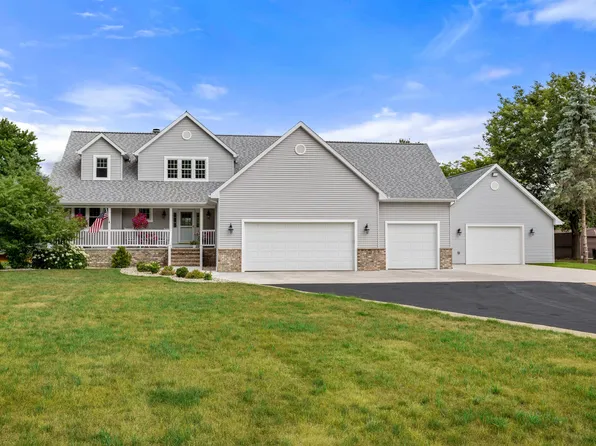 N5648 Fairway Dr, New London, WI 54961