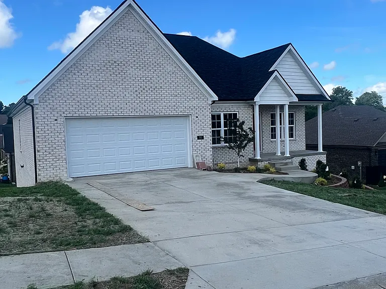 301 Pam Dr — Photo 2