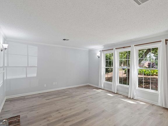 4th image of 2492 Northlake Ct NE