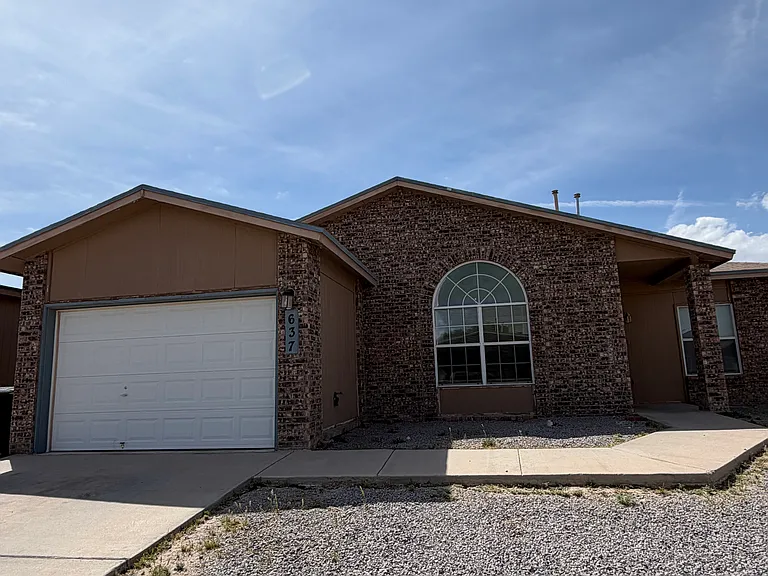 637 Villa Victoria Pl — Photo 3