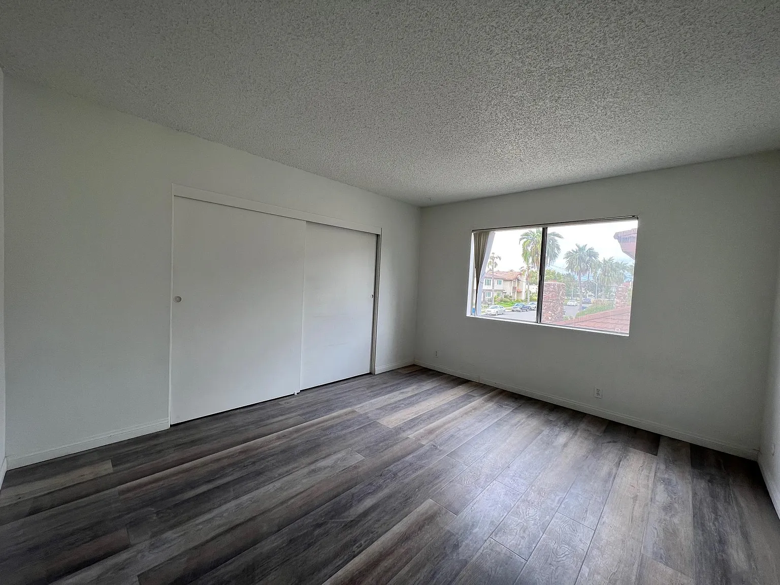 2 bed, 1000 sqft, $2,680 — Photo 4