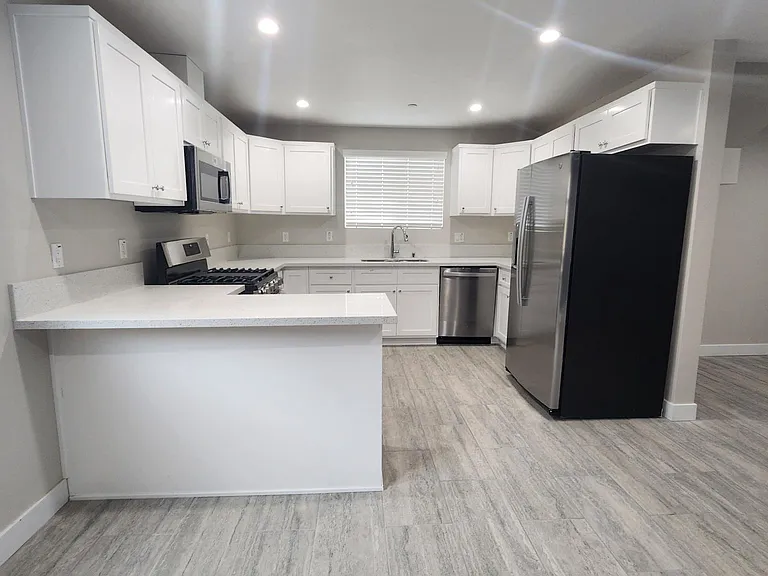 230 N Westlake Ave #1 — Photo 3