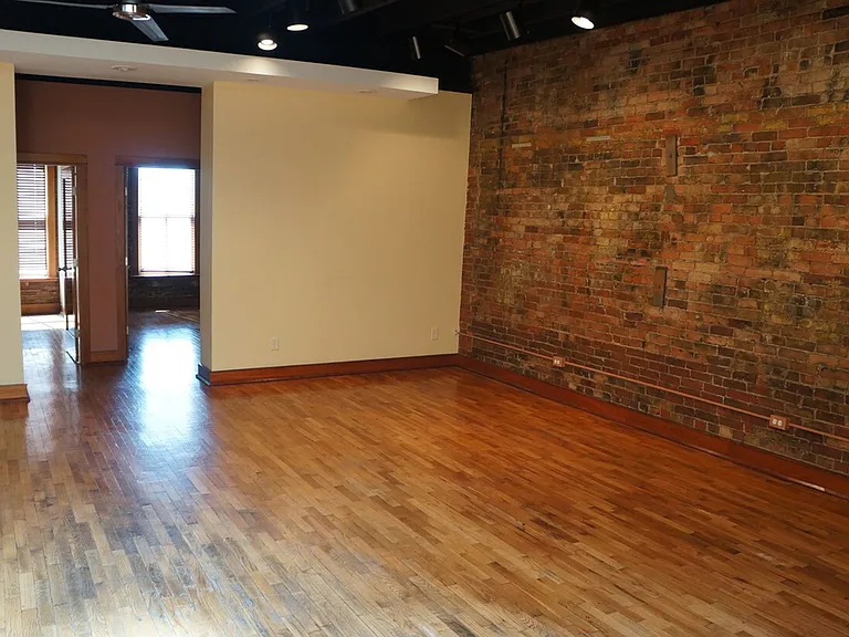413 N Center St — Photo 10