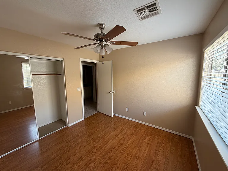 5906 N 78th Dr — Photo 10