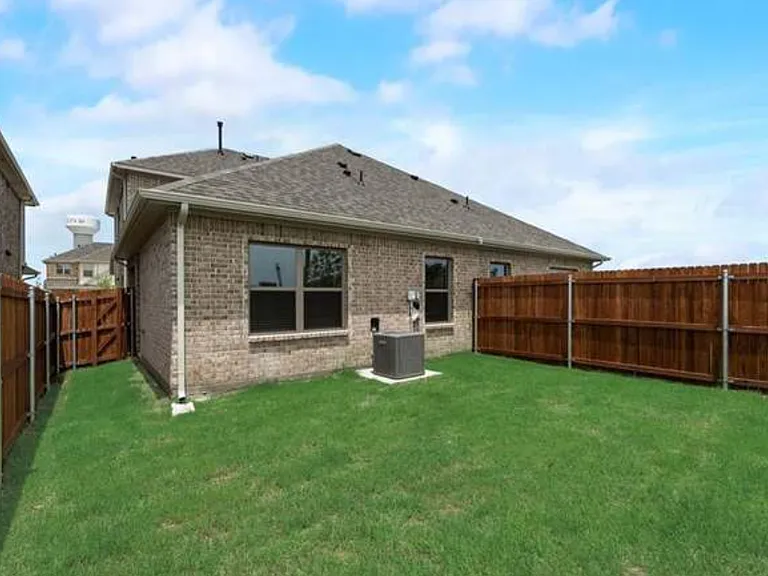 1072 Happy Holly Rd — Photo 2