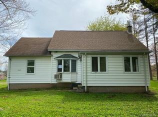 5449 S Newstead Rd, Akron, NY 14001