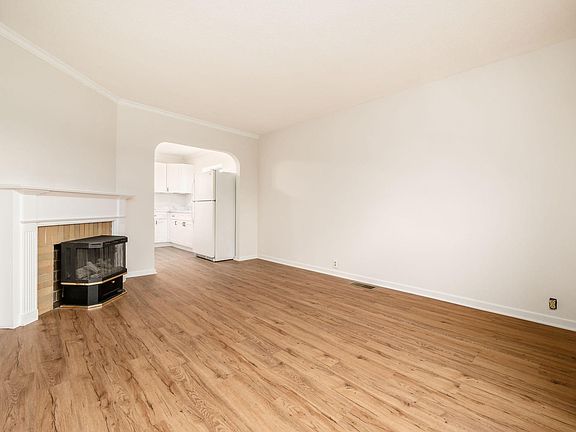 5th image of 3285 Rose Ave