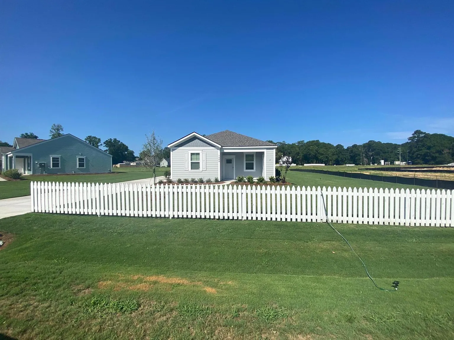 3 bed, 2.0 bath, 1256 sqft, $2,200 — Photo 2