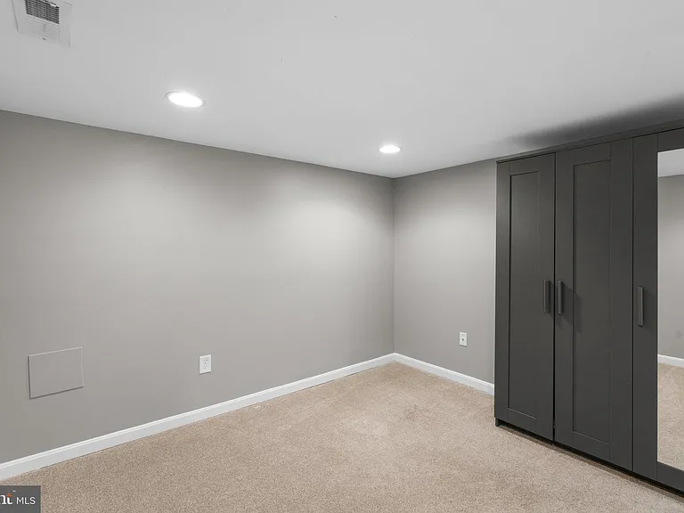 300 S Robinson St — Photo 30