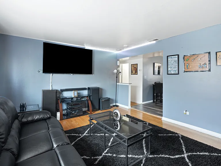Blue Station Apartments — Photo 5