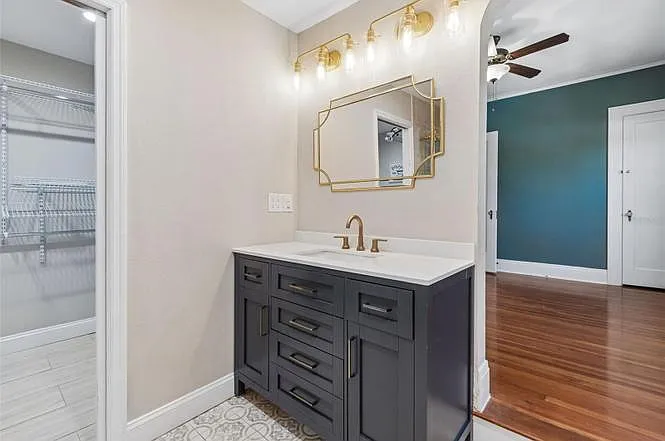 310 E Paris St — Photo 9