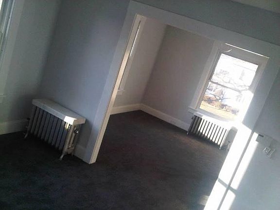 Dining into living rm.