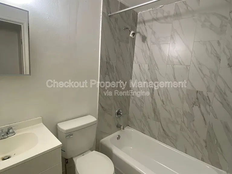813 Courtois St — Photo 7