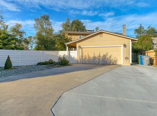 1811 Pineland Ct, Redding, CA 96002