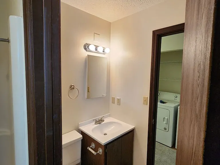 733-739-745 Longmeadow Ln — Photo 12