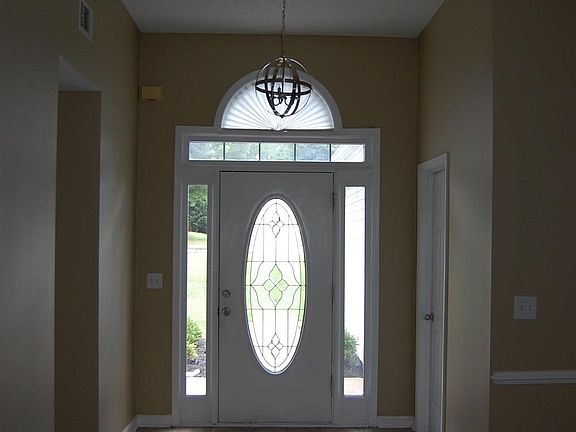 4th image of 613 Waterford Ln