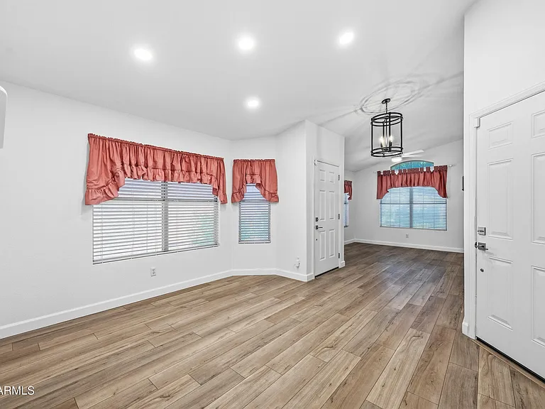1142 W Sparrow Dr — Photo 6