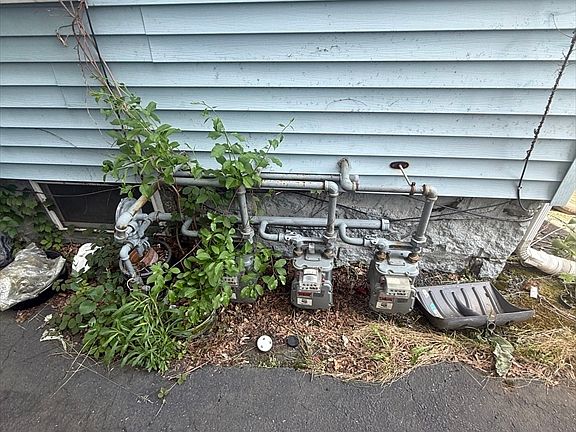 4th image of 66 Holman St
