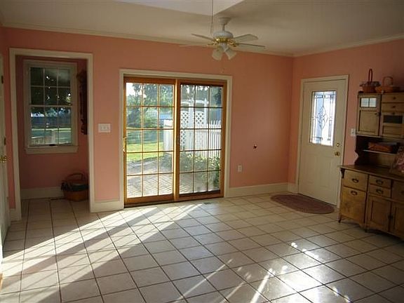 Family Room w/cathedral ceilings & Full bath