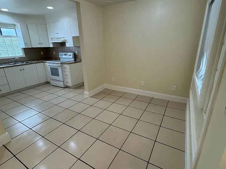 540-570 S Highland Dr — Photo 21