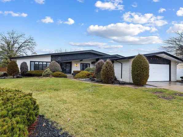 6700 W Shiawassie Dr, Palos Heights, IL 60463