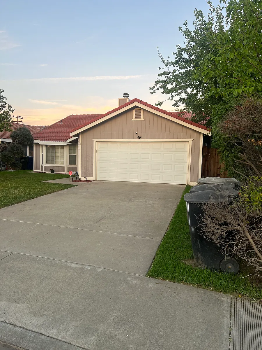 Building Photo - 979 Robin Ct
