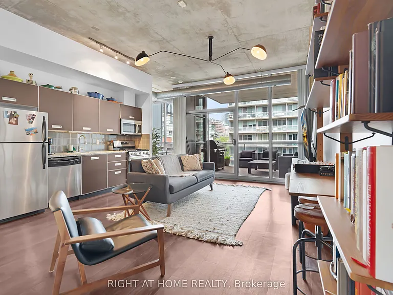 60 Bathurst St #610 — Photo 8