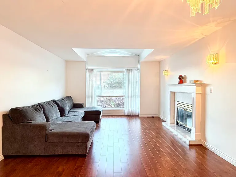 82XX 167a St #UPPER LEVEL — Photo 5
