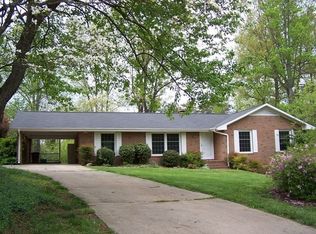 304 Rollingwood Rd, Jamestown, NC 27282