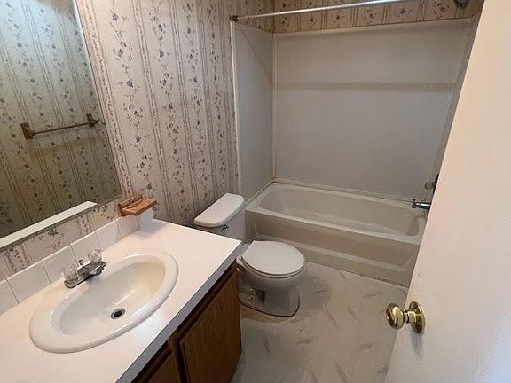 3rd image of 43 N Hunters Way