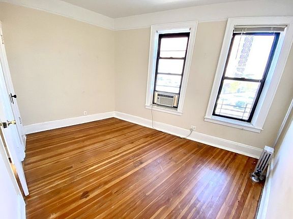 4th image of 29-10 Astoria Blvd #2C