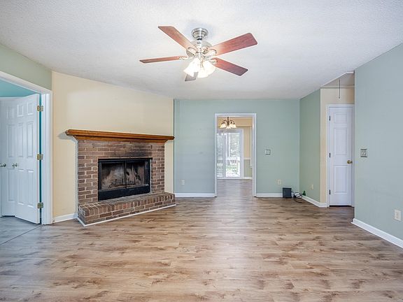 5th image of 209 Brookside Ln
