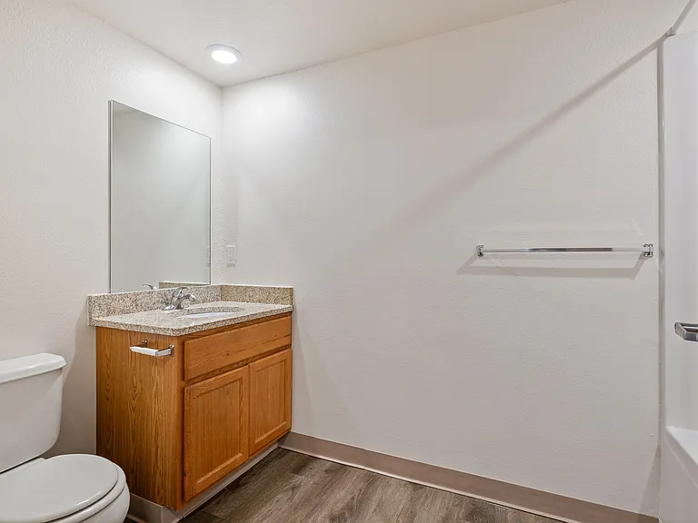 Coopers Landing Apartments — Photo 42