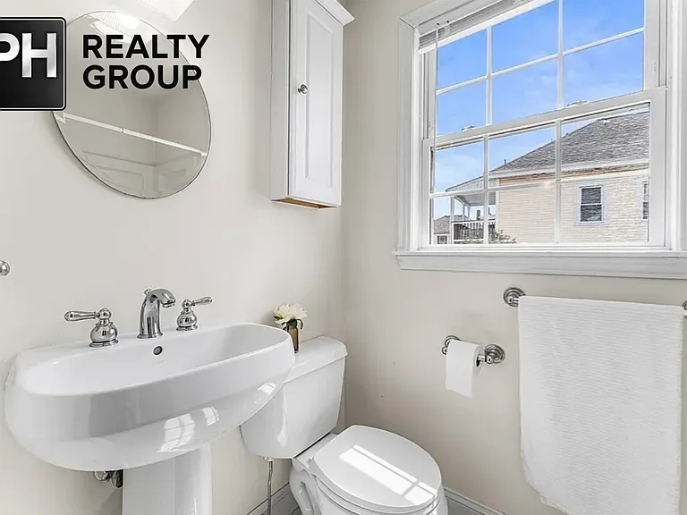 30 Russell St #5 — Photo 12