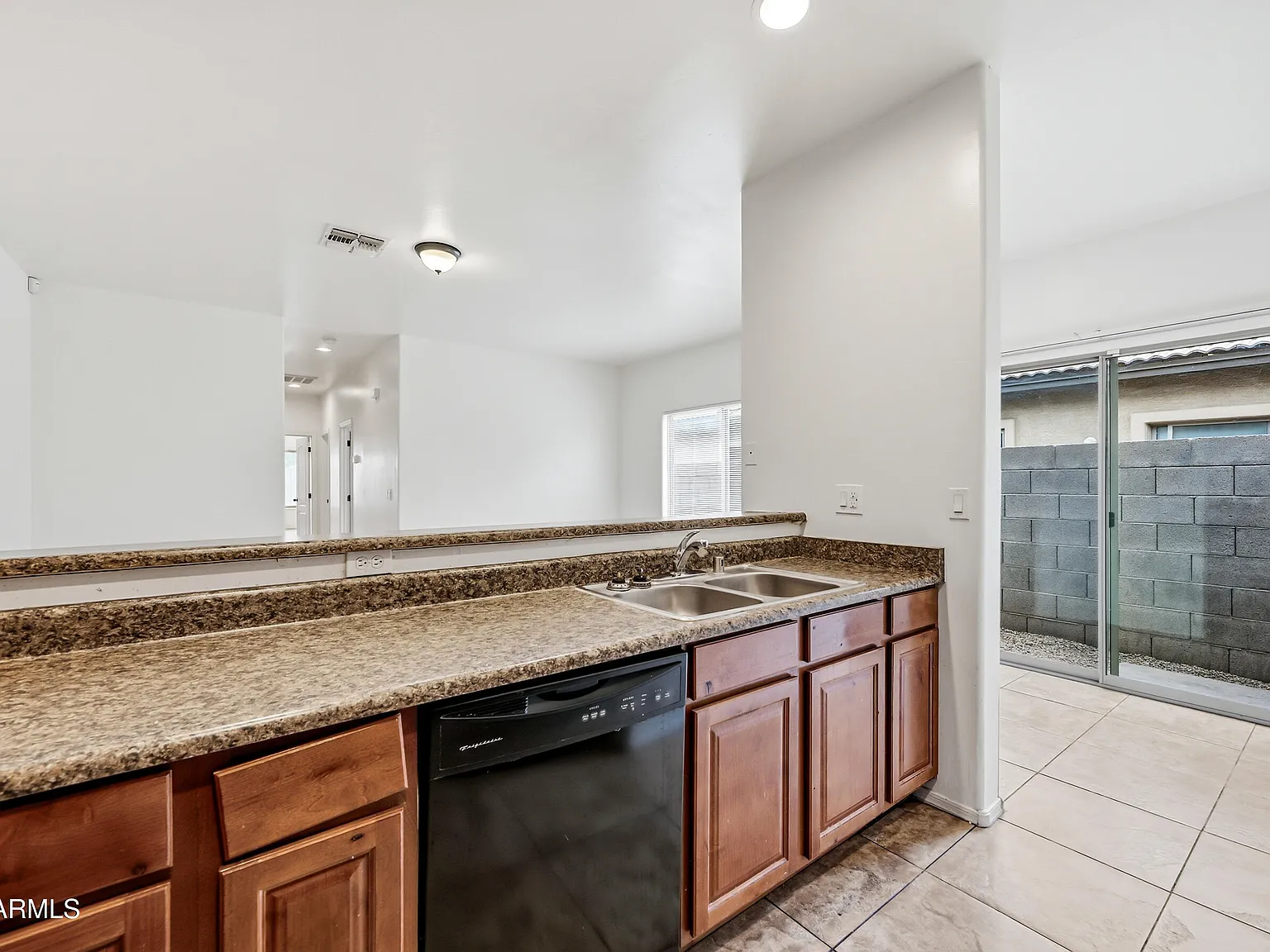 3 bed, 2.0 bath, 1102 sqft, $1,900 — Photo 4