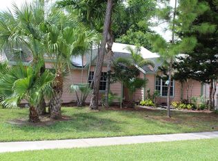 785 Juniper Pl, Wellington, FL 33414