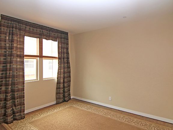 5th image of 606 Asbury St