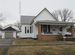 206 E Adams Ave, Casey, IL 62420