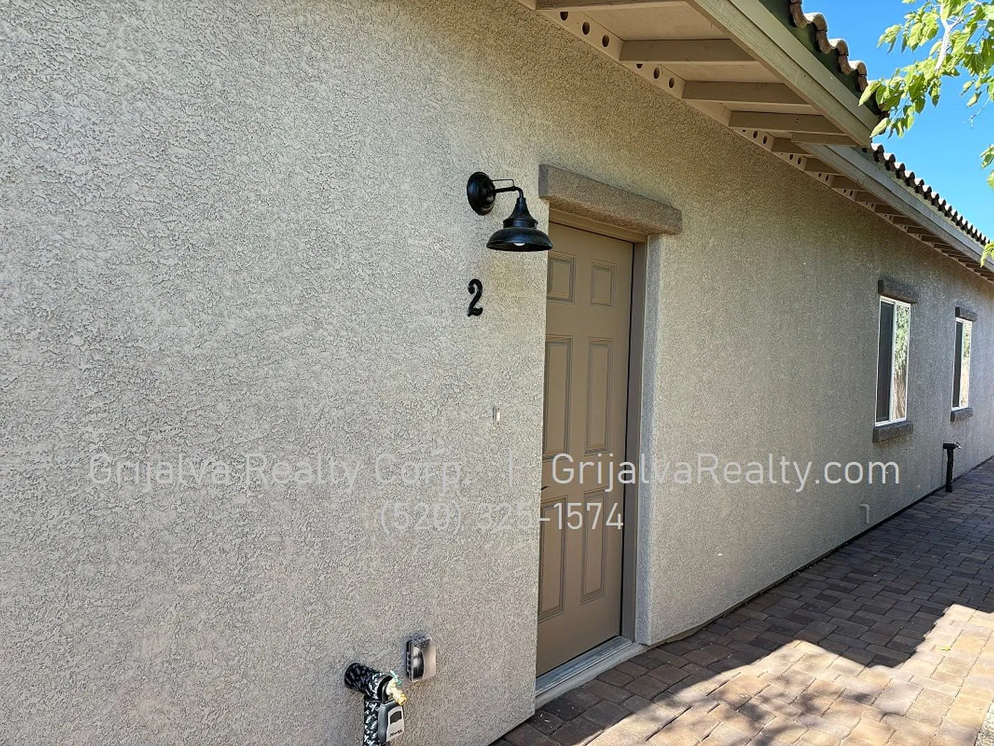 2750 La Verne — Photo 2