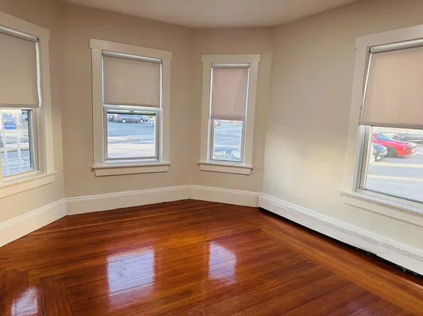 870 Moody St APT 2, Waltham, MA 02453