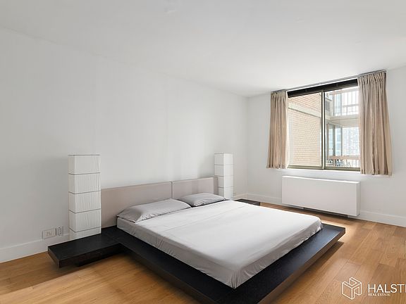 4th image of 235 E 40th St APT 14B