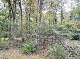 Rosewood Dr, Jim Thorpe, PA 18229