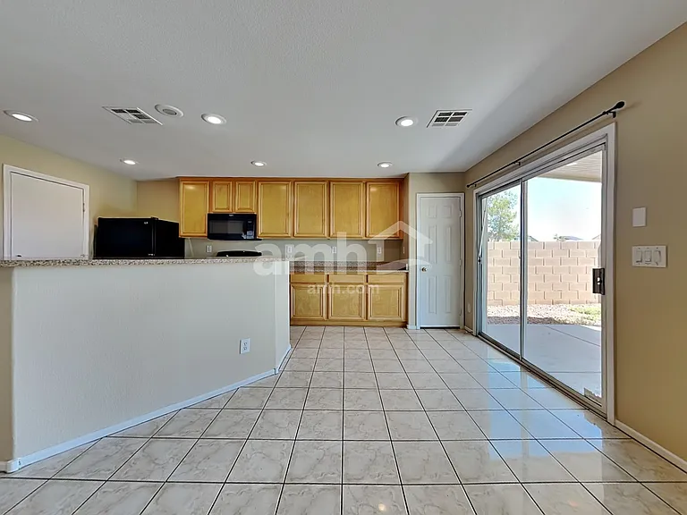 10246 Massachusetts Ln — Photo 5