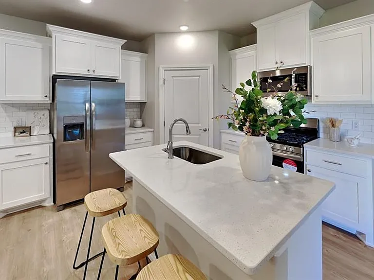 7020 Labelle Dr — Photo 7