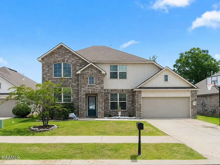 203 S Lakepointe Dr — Photo 1