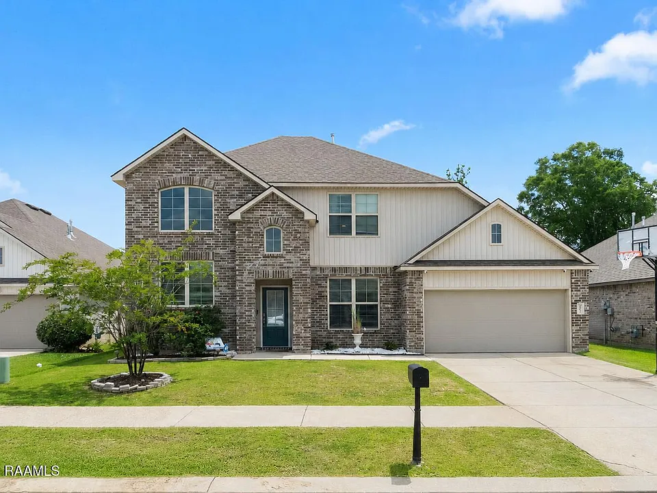 203 S Lakepointe Dr