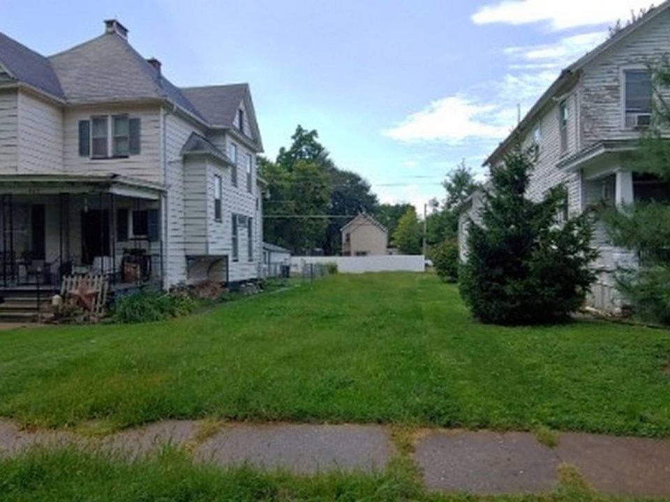 2nd image of 832 21st St