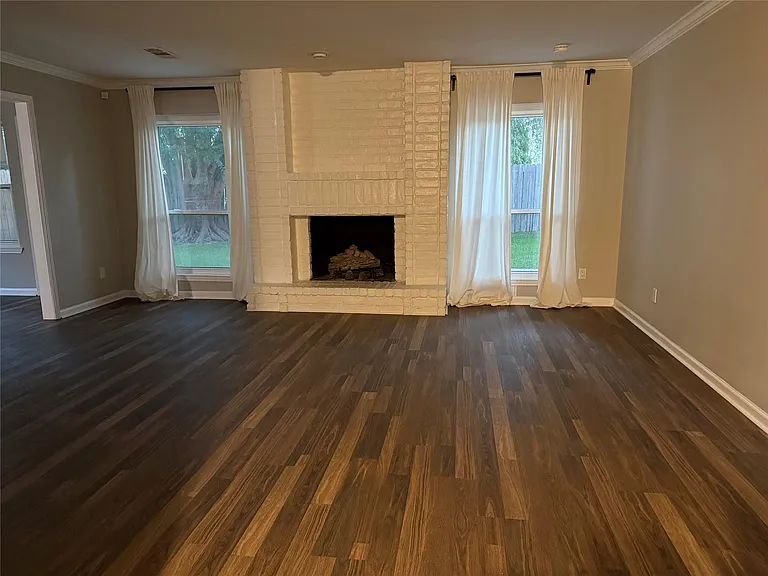 2234 Woodland Springs St — Photo 6